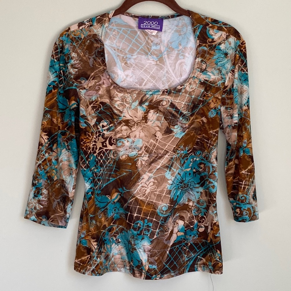 Multicolored round neck shirt, Size M
